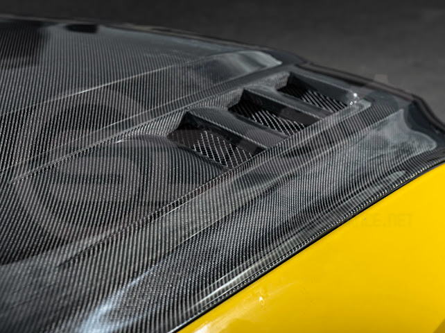 2015-2017 FORD MUSTANG S550 | TERMINATOR STYLE CARBON FIBER FRONT AIR VENTED HOOD