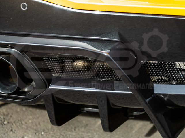2023-UP CORVETTE C8 Z06 | GLOSSY BLACK REAR BUMPER FINNED DIFFUSER