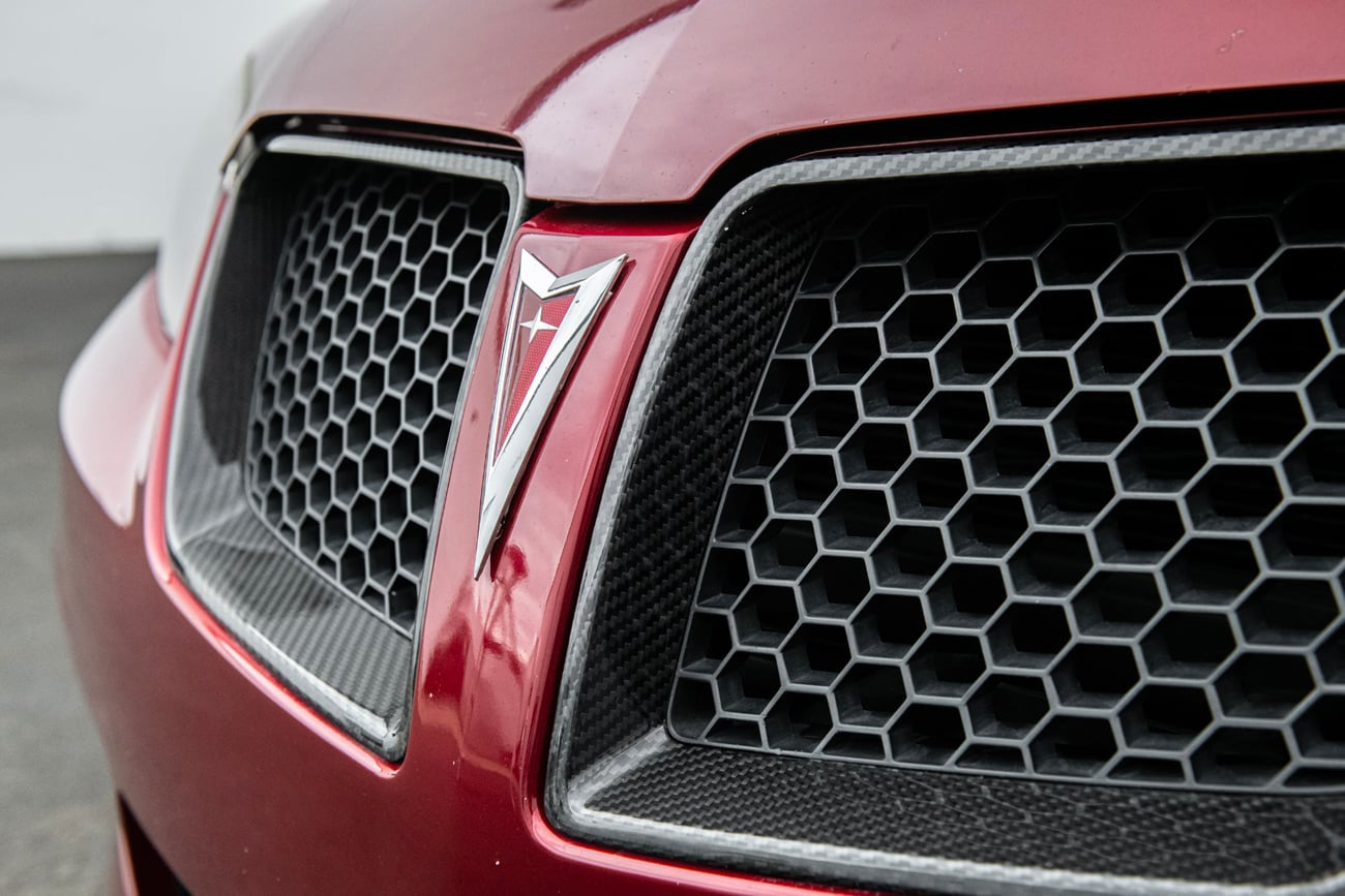 2008-09 PONTIAC G8 CARBON FIBER FRONT GRILLE TRIM SURROUNDING INSERT