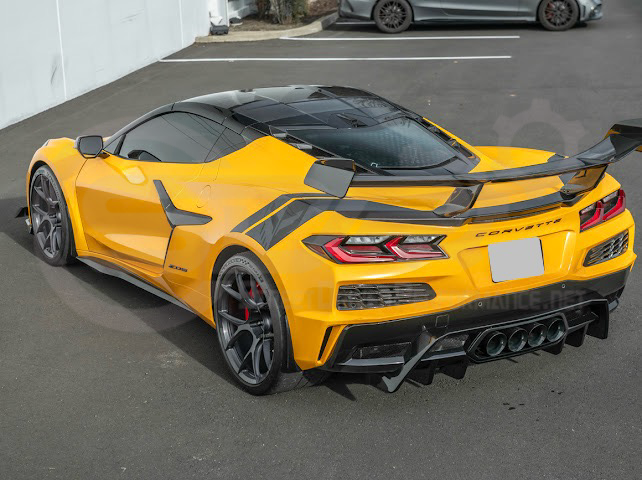 2023-UP CORVETTE C8 Z06 | GLOSSY BLACK REAR BUMPER FINNED DIFFUSER