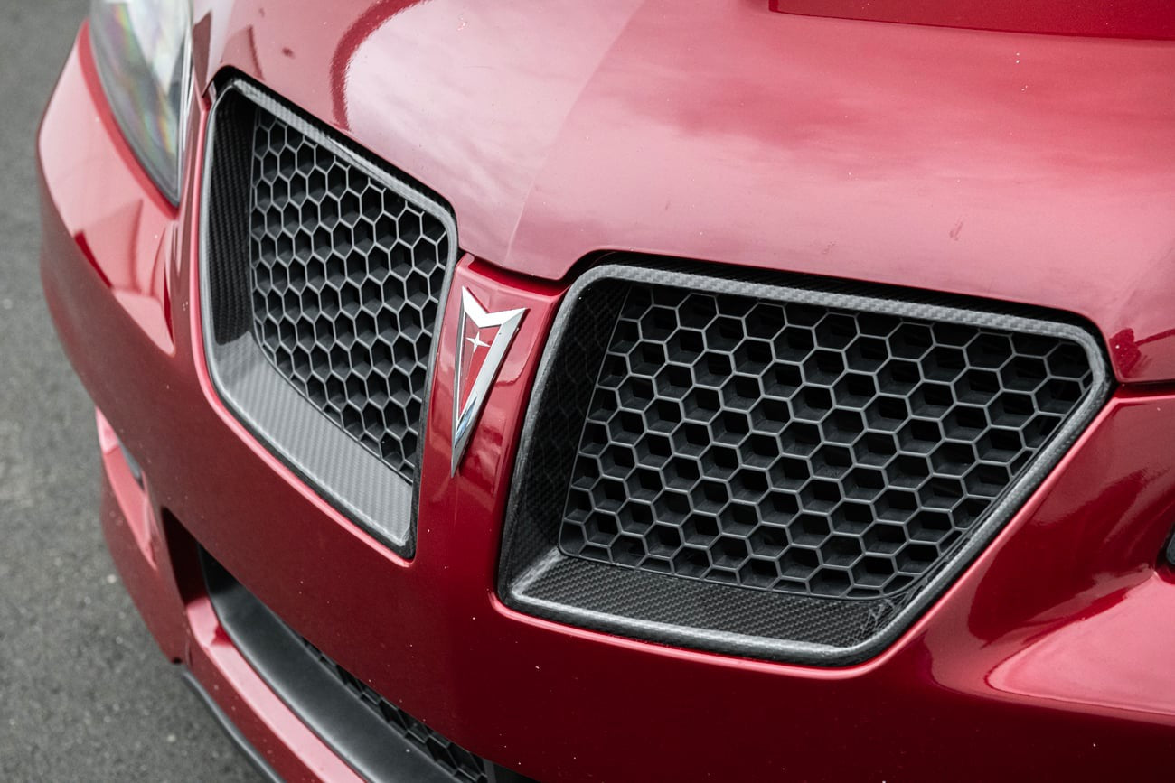 2008-09 PONTIAC G8 CARBON FIBER FRONT GRILLE TRIM SURROUNDING INSERT