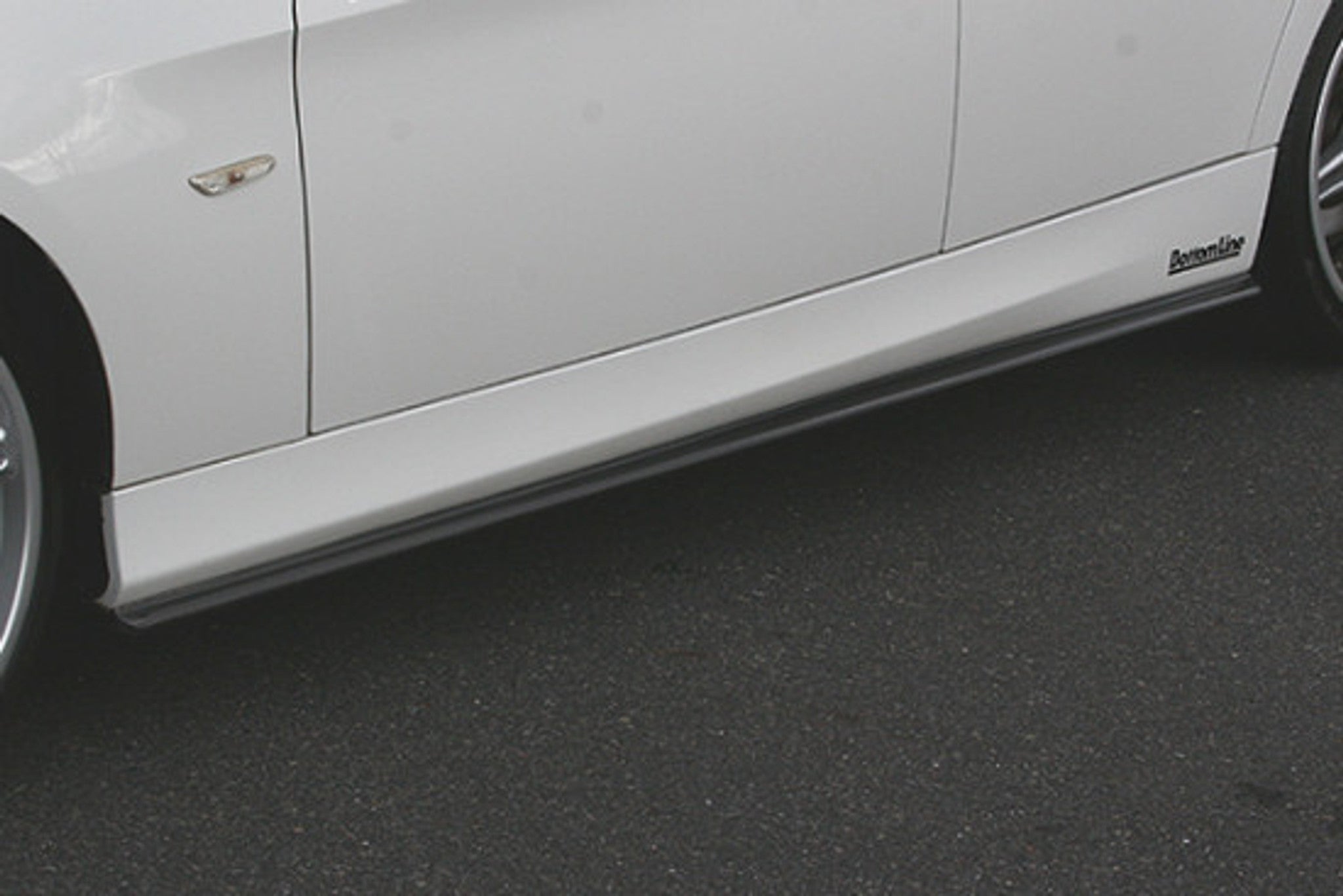 CHARGE SPEED 2005-2008 BMW E90 3-SERIES SEDAN BOTTOM LINE CARBON SIDE SKIRTS