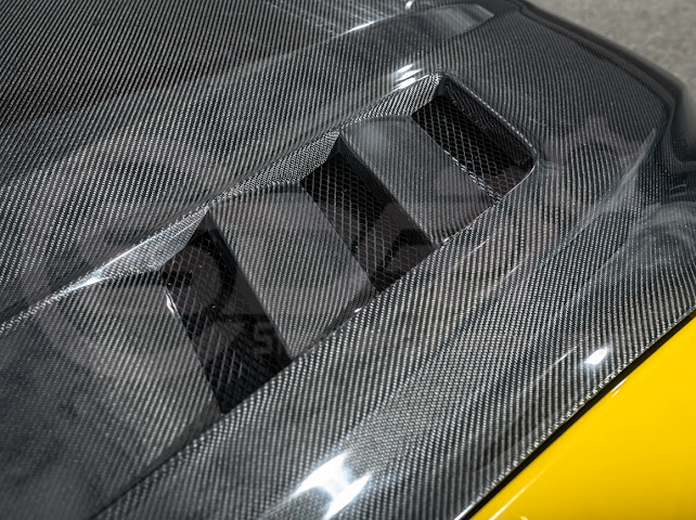 2015-2017 FORD MUSTANG S550 | TERMINATOR STYLE CARBON FIBER FRONT AIR VENTED HOOD