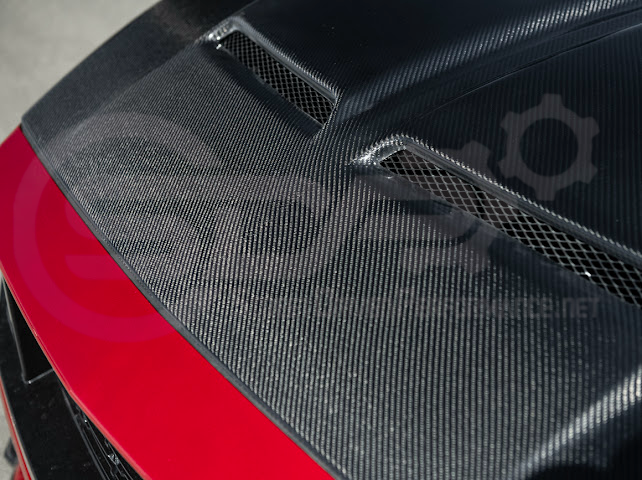 2024-UP FORD MUSTANG S650 | S550 SUPER SNAKE STYLE CARBON FIBER FRONT VENTED HOOD