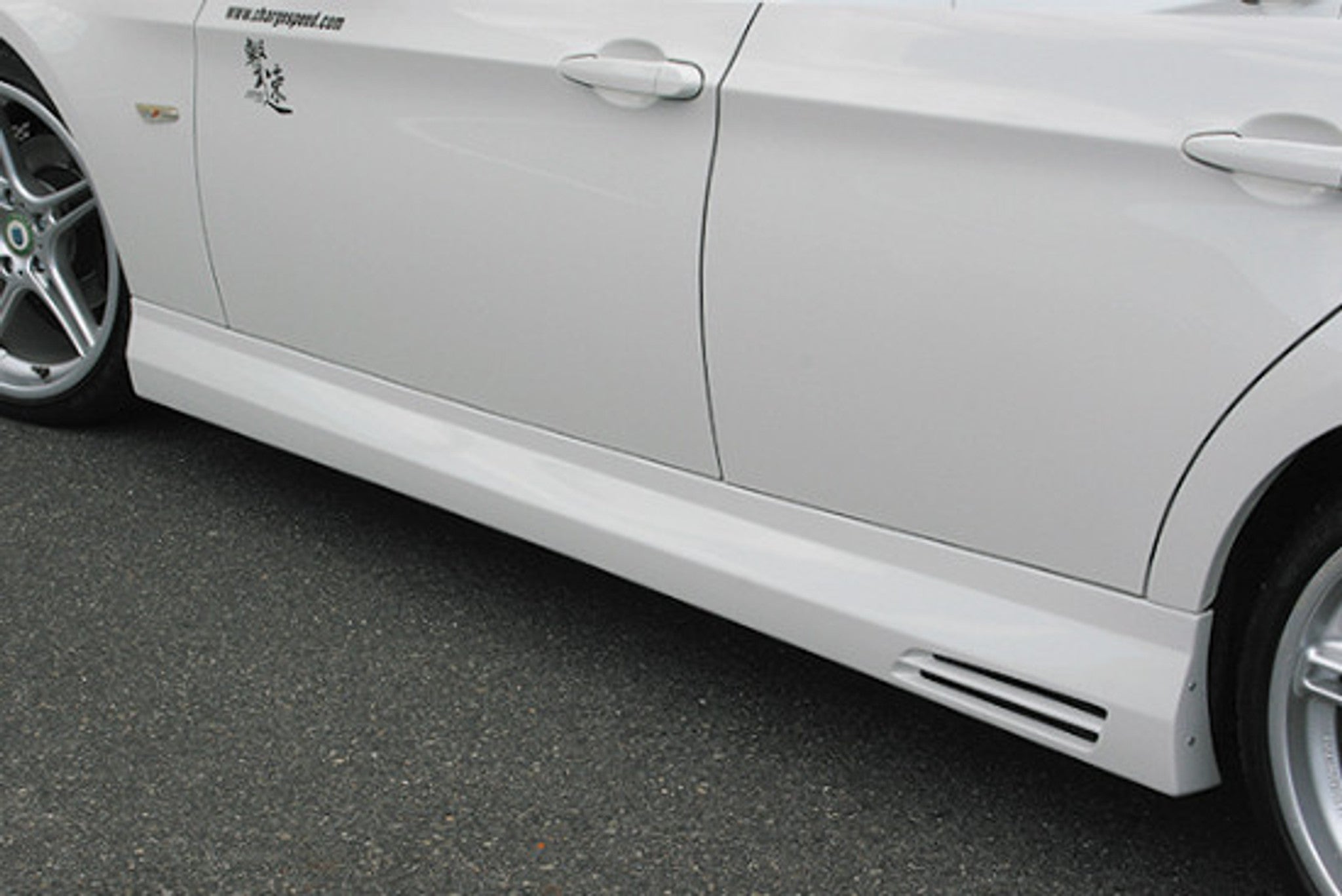 CHARGE SPEED 2005-2008 BMW E90 & E91 3-SERIES SEDAN/ WAGON FRP SIDE SKIRTS