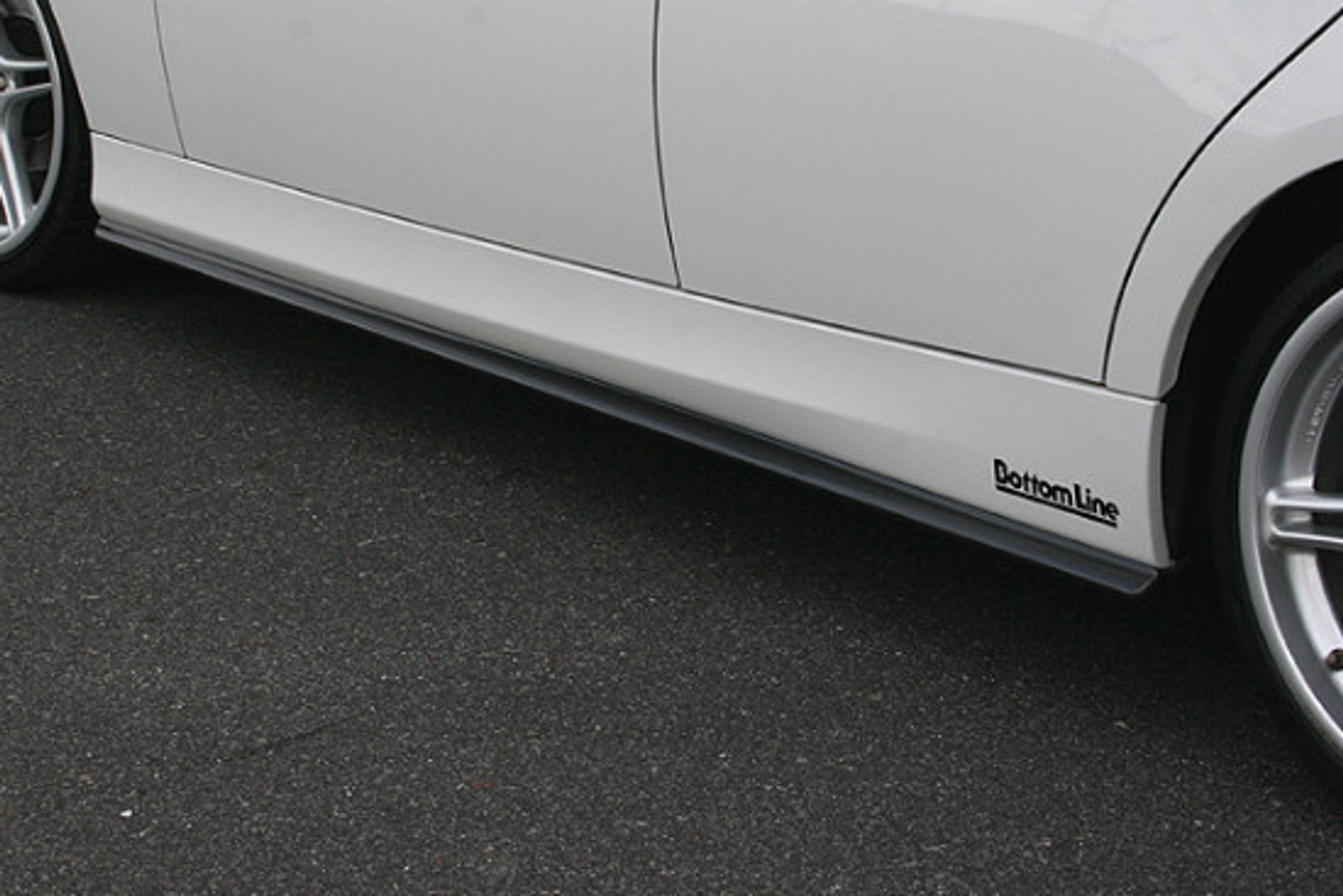 CHARGE SPEED 2005-2008 BMW E90 3-SERIES SEDAN BOTTOM LINE CARBON SIDE SKIRTS