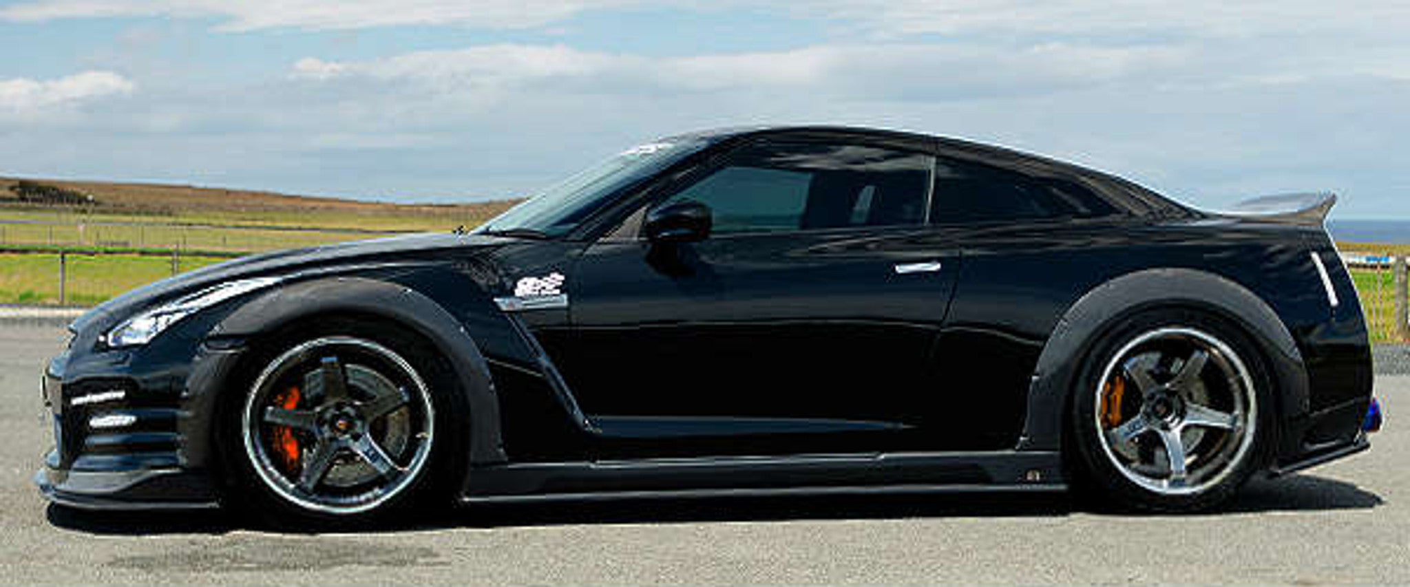 Charge Speed 2012-2016 Nissan GTR R35 Chuki Model Bottom Line Hybrid Carbon Full Lip Kit with Over Fenders