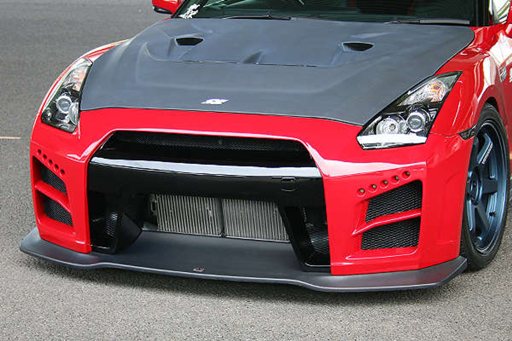 Charge Speed 2012-2016 Nissan GTR R35 Chuki FRP Complete Kit with Front Bumper (White Gel) with LED & Carbon Front Under Diffuser & Full Carbon Side Skirts & Full Carbon Chuki Rear Skirt