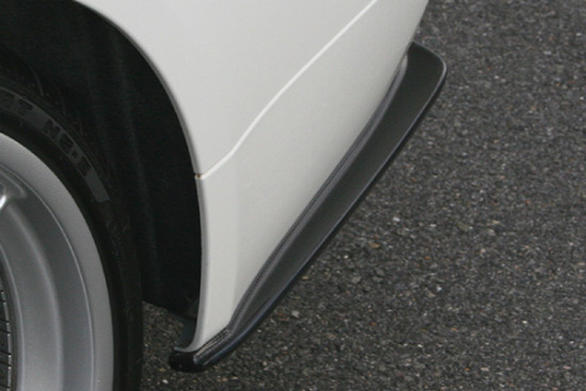 CHARGE SPEED 2005-2008 BMW E90 3-SERIES SEDAN BOTTOM LINE FRP REAR CAPS