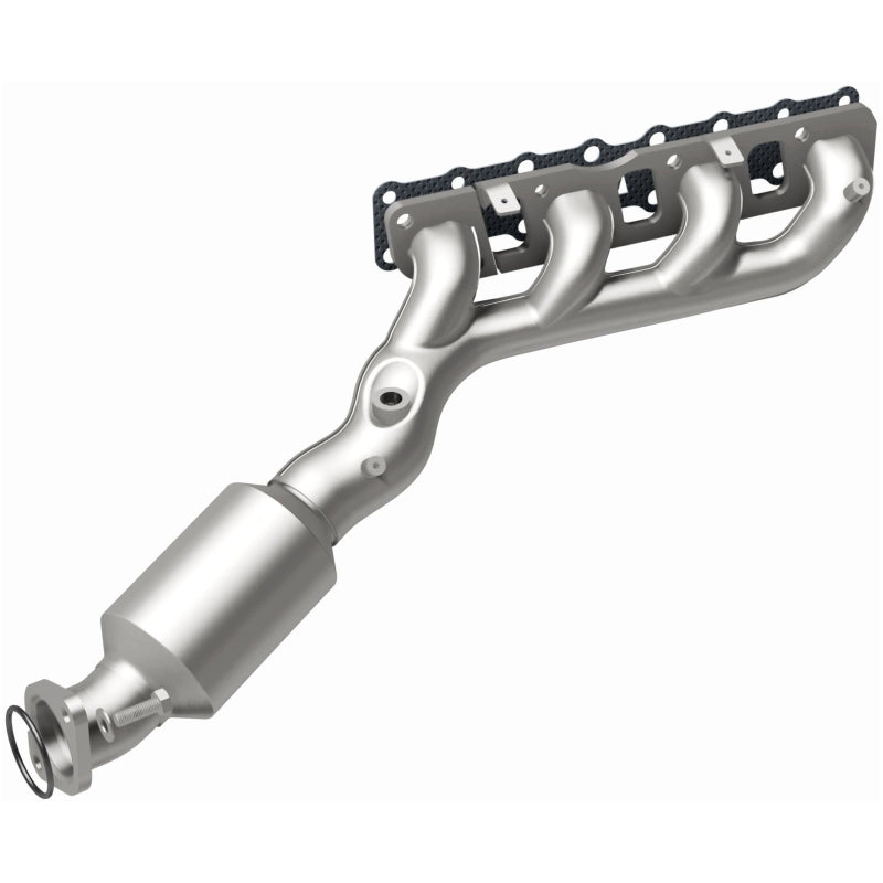 MagnaFlow Direct-Fit SS Catalytic Converter 04-06 Nissan Titan 5.6L V8 (California)
