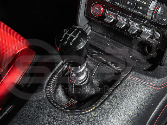 2015-2023 FORD MUSTANG S550 | CARBON FIBER CENTER GEAR SHIFT PANEL TRIM COVER
