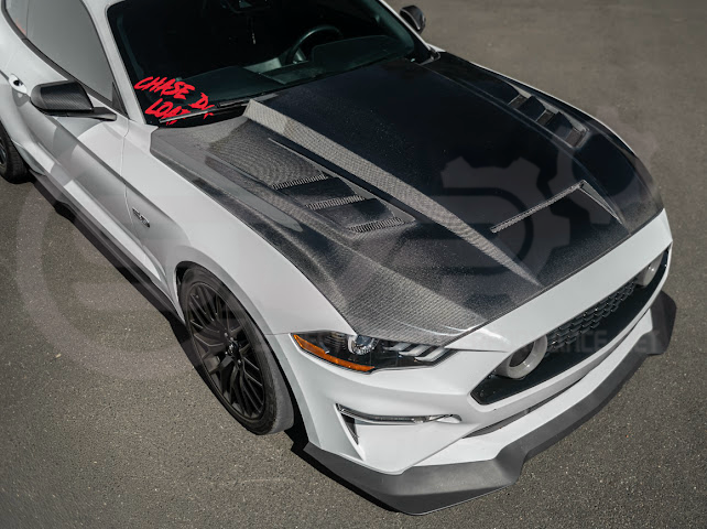 2018-2023 FORD MUSTANG S550 | TERMINATOR STYLE CARBON FIBER FRONT AIR VENTED HOOD