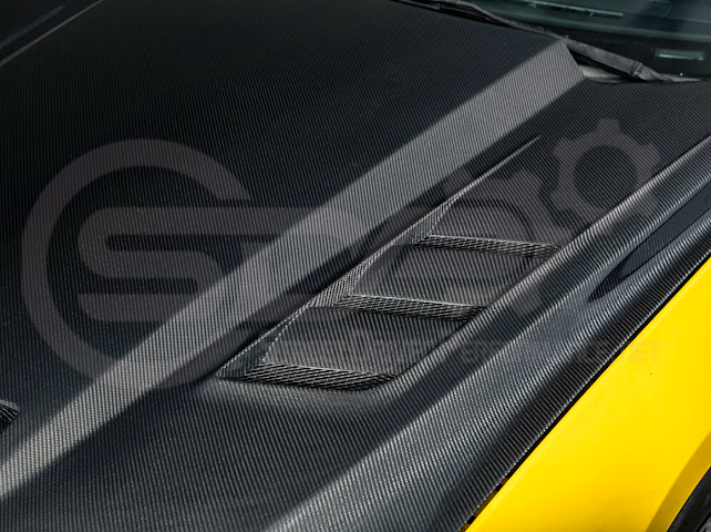2015-2017 FORD MUSTANG S550 | TERMINATOR STYLE CARBON FIBER FRONT AIR VENTED HOOD