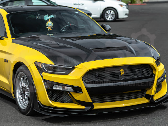 2015-2017 FORD MUSTANG S550 | TERMINATOR STYLE CARBON FIBER FRONT AIR VENTED HOOD