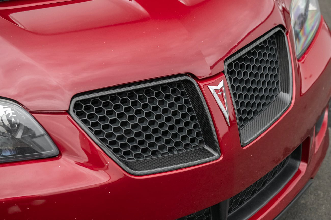 2008-09 PONTIAC G8 CARBON FIBER FRONT GRILLE TRIM SURROUNDING INSERT