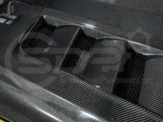 2015-2017 FORD MUSTANG S550 | TERMINATOR STYLE CARBON FIBER FRONT AIR VENTED HOOD