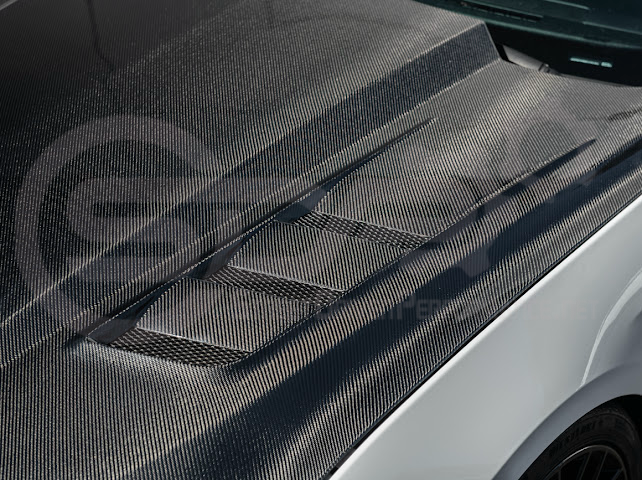 2018-2023 FORD MUSTANG S550 | TERMINATOR STYLE CARBON FIBER FRONT AIR VENTED HOOD