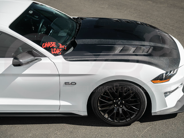 2018-2023 FORD MUSTANG S550 | TERMINATOR STYLE CARBON FIBER FRONT AIR VENTED HOOD