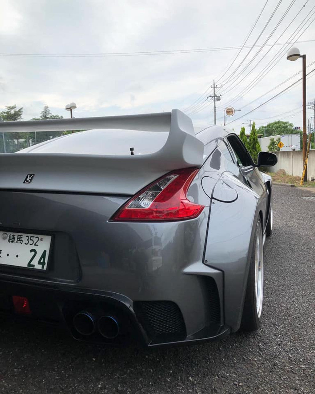VeilSide 2009-2023 Nissan 370Z Ver. I Model FRP with CARBON Accents Complete Kit (CFRP/ FRP) 6 Pieces Front Bumper, Pair of Side Skirts, Pair of Side Caps & Rear Bumper (Side Skirts Does Not Fit Nismo Model)