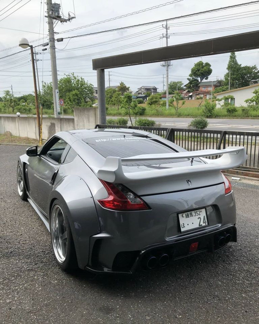 VeilSide 2009-2023 Nissan 370Z Ver. I Model FRP with CARBON Accents Complete Kit (CFRP/ FRP) 6 Pieces Front Bumper, Pair of Side Skirts, Pair of Side Caps & Rear Bumper (Side Skirts Does Not Fit Nismo Model)