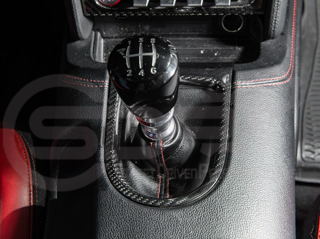2015-2023 FORD MUSTANG S550 | CARBON FIBER CENTER GEAR SHIFT PANEL TRIM COVER