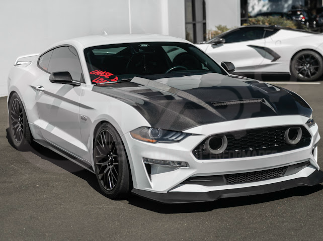 2018-2023 FORD MUSTANG S550 | TERMINATOR STYLE CARBON FIBER FRONT AIR VENTED HOOD