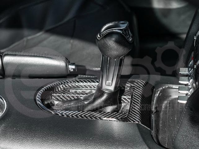 2015-2023 FORD MUSTANG S550 | CARBON FIBER CENTER GEAR SHIFT PANEL TRIM COVER