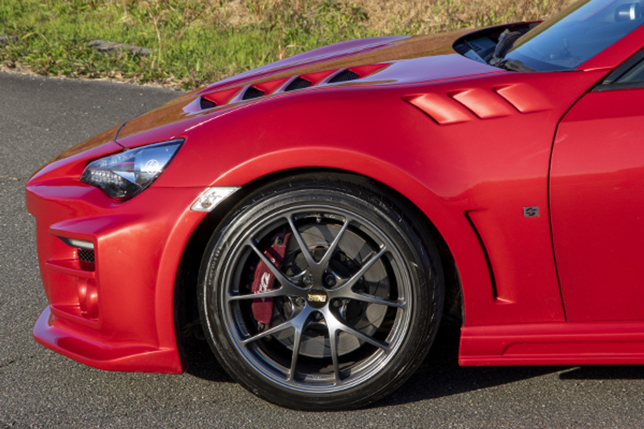 Charge Speed 2013-2020 Subaru BR-Z ZC-6/ Scion FR-S FT-86/ Toyota 86 ZN-6 Model FRP 5MM Each Side Front Fenders With Duct (Japanese FRP) Pair