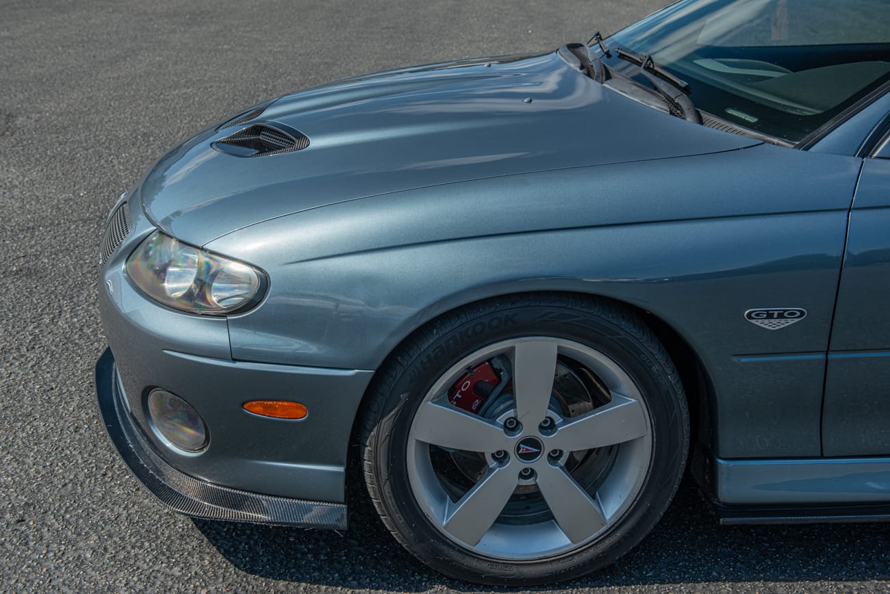 2004-2006 Pontiac GTO | SDP Performance CARBON FIBER Hood Vents (PAIR)