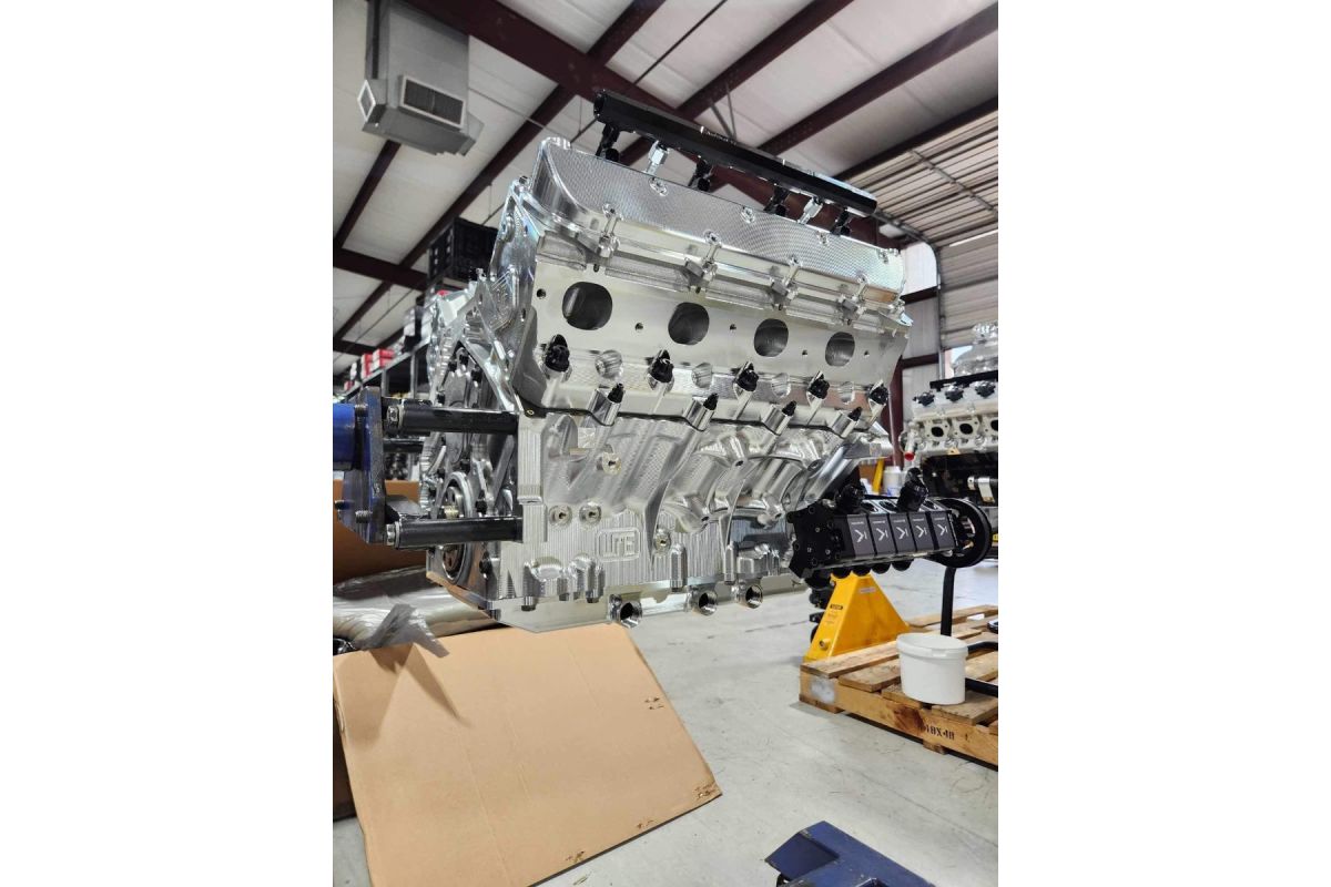 LT1/ LT4 Billet Valve Covers Clears 2650 and Port Injection plates.