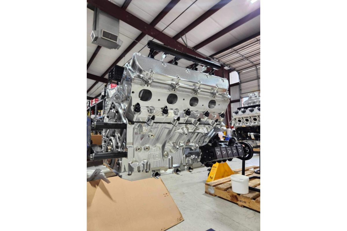 LT1/ LT4 Billet Valve Covers Clears 2650 and Port Injection plates.