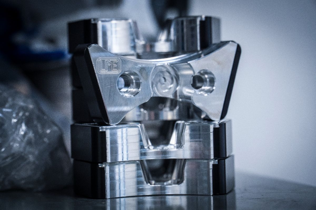 VVT DELETE FRONT COVER KIT BUNDLE WITH TIMING CHAIN GUIDE