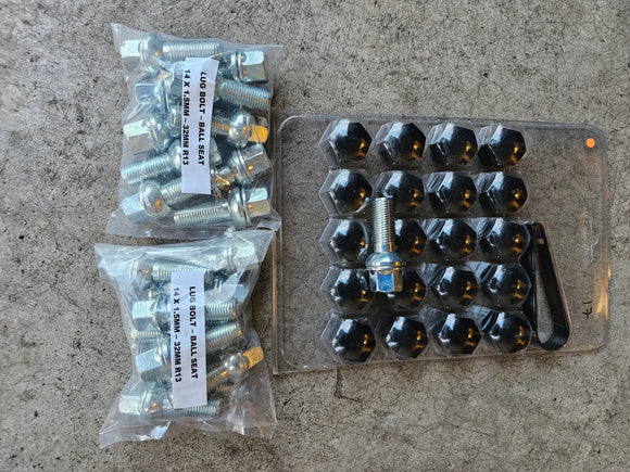 OPEN BOX - Lug Bolts - Ball Seat 14 x 1.5MM - 32mm R13 - comes with black caps